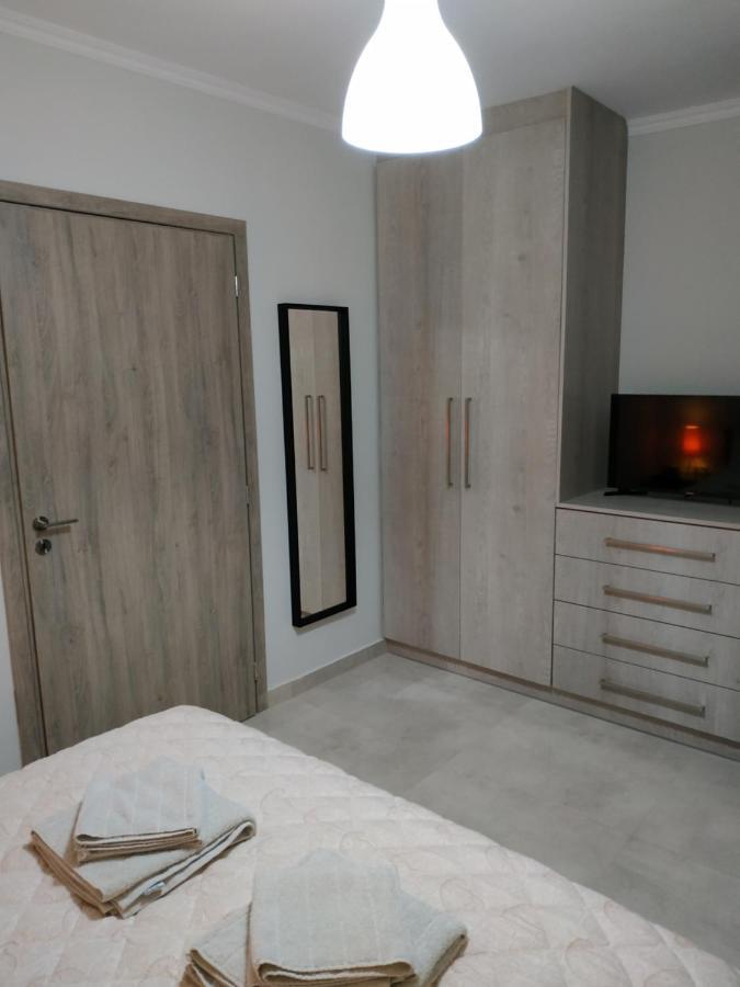 Arxontia 2 *